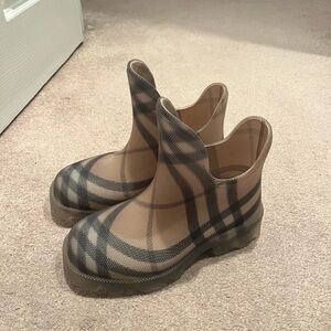Burberry Women's Beige and Black Plaid Rain Boots